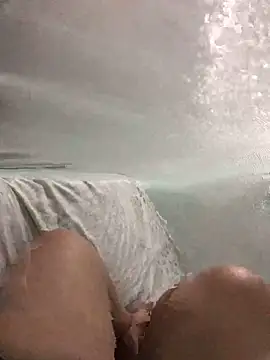 Snapshot of luzmelzinha chatting on 10-15-25, 03:27 luzmelzinha online show from 10-15-25, 03:27