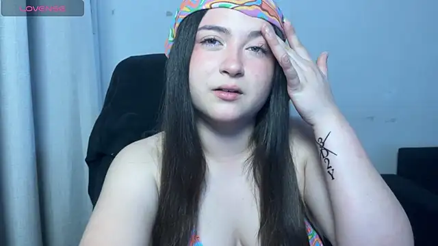 valentinauwu online show from 11-23-25, 12:20