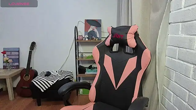 valentinauwu online show from 03-17-26, 12:24