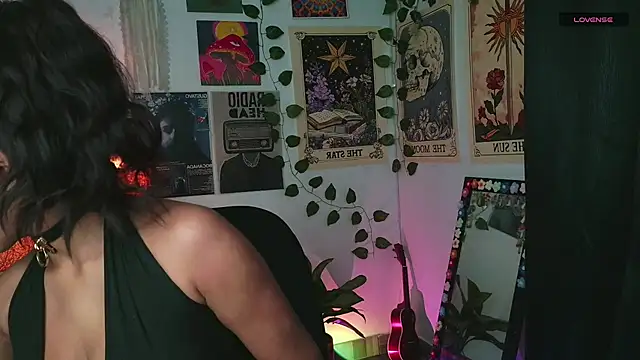 Raven luv online show from 09-17-25, 10:01