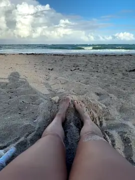 Snapshot of carynn chatting on 10-26-25, 09:26 carynn online show from 10-26-25, 09:26