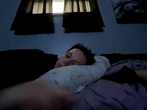 Snapshot of carynn chatting on 10-12-25, 03:13 carynn online show from 10-12-25, 03:13