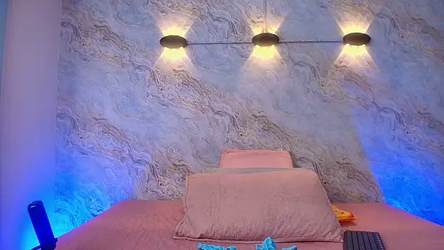 abbyrouss  online show from 10-28-25, 03:07