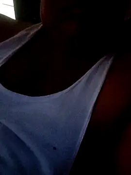 Snapshot of Famit025 chatting on 10-08-25, 09:11 Famit025 online show from 10-08-25, 09:11