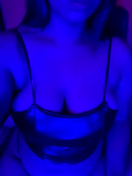 Snapshot of Cute_Rose_9 chatting on 09-22-25, 05:52 Cute Rose 9 online show from 09-22-25, 05:52