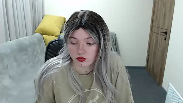 Snapshot of Nika_Snow chatting on 10-19-25, 08:06 Nika Snow online show from 10-19-25, 08:06