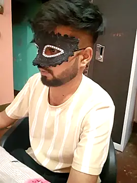 soniriyaa010101 online show from 03-12-26, 08:35