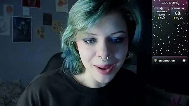 Snapshot of Alice_Zev chatting on 10-15-25, 07:44 Alice Zev online show from 10-15-25, 07:44
