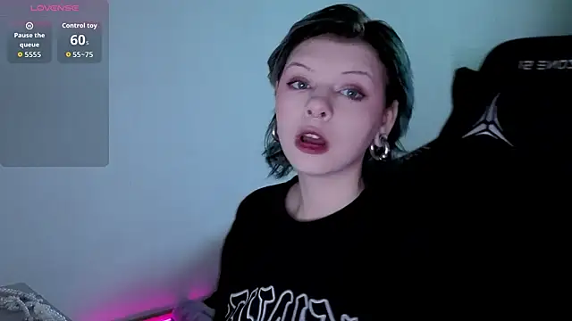Snapshot of Alice_Zev chatting on 09-22-25, 01:17 Alice Zev online show from 09-22-25, 01:17
