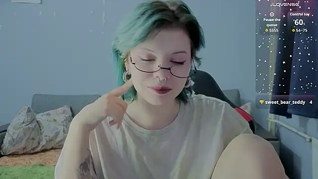 Snapshot of Alice_Zev chatting on 09-30-25, 06:47 Alice Zev online show from 09-30-25, 06:47