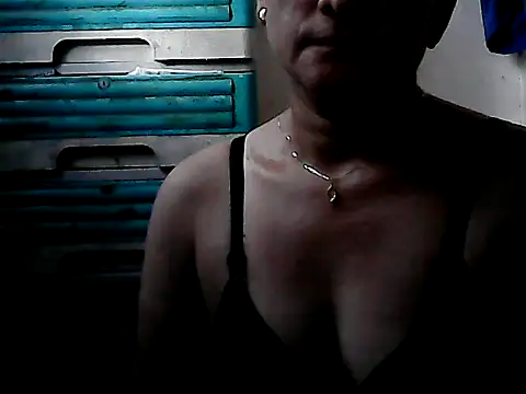 yoursPinayMama1682 online show from 10-19-25, 11:29