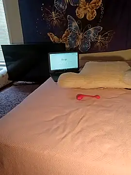 LuvTune online show from 04-12-26, 04:54