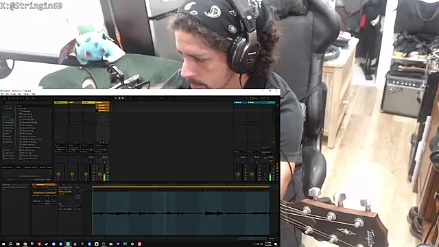 Snapshot of Stringin69 chatting on 07-06-26, 07:27 Stringin69 online show from 07-06-26, 07:27