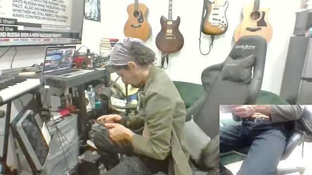 Snapshot of Stringin69 chatting on 02-08-26, 07:17 Stringin69 online show from 02-08-26, 07:17