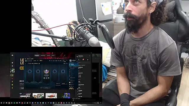 Snapshot of Stringin69 chatting on 06-18-26, 11:04 Stringin69 online show from 06-18-26, 11:04