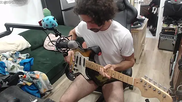 Snapshot of Stringin69 chatting on 07-11-26, 05:02 Stringin69 online show from 07-11-26, 05:02