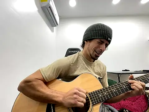 Snapshot of Stringin69 chatting on 11-18-25, 07:50 Stringin69 online show from 11-18-25, 07:50