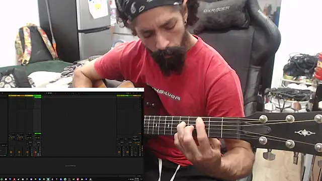Snapshot of Stringin69 chatting on 06-11-26, 01:30 Stringin69 online show from 06-11-26, 01:30