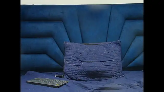 Snapshot of Angell_cooper chatting on 05-26-26, 01:53 Angell cooper online show from 05-26-26, 01:53