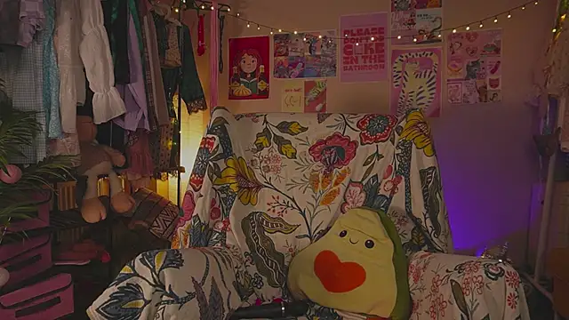 Snapshot of Charming_winky chatting on 11-14-25, 03:05 Charming winky online show from 11-14-25, 03:05