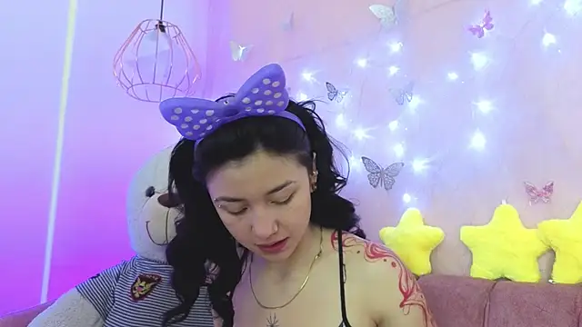 april bennett online show from 11-28-25, 12:38