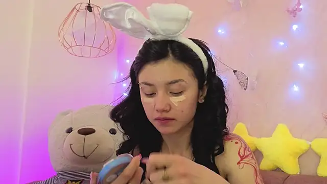 april bennett online show from 12-15-25, 12:22