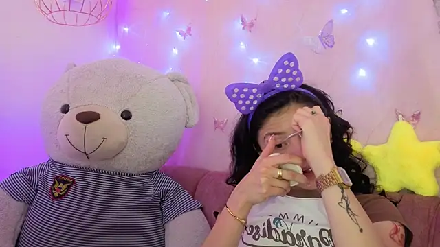 april bennett online show from 12-19-25, 12:29