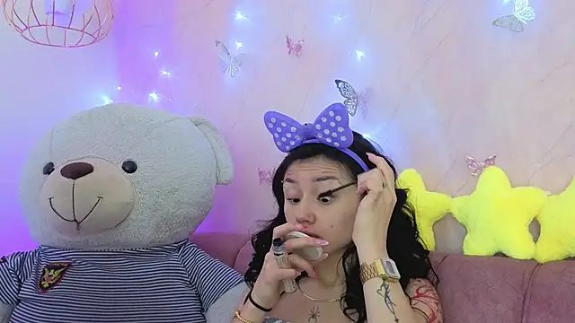 april bennett online show from 12-17-25, 12:43