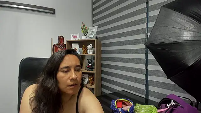 LeilaSmith  online show from 07-06-26, 11:17