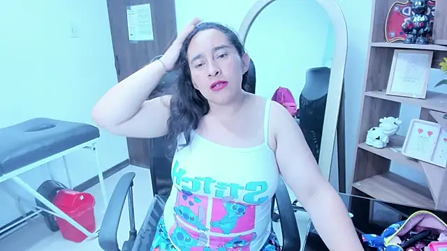 LeilaSmith  online show from 05-27-26, 12:01