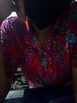 Snapshot of hottie_jenny9 chatting on 09-18-25, 12:24 hottie jenny9 online show from 09-18-25, 12:24