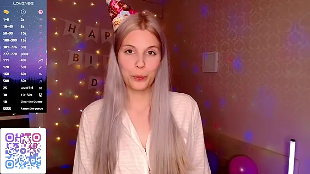 Snapshot of Larileya chatting on 10-10-25, 05:58 Larileya online show from 10-10-25, 05:58