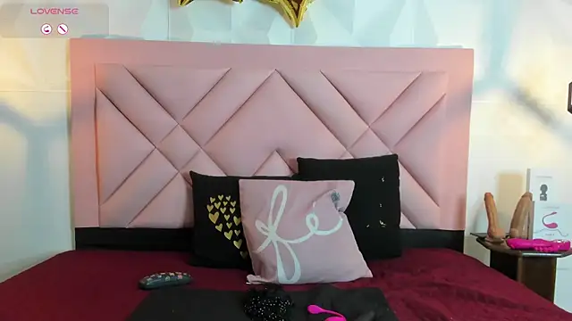 Snapshot of Caroline_daring chatting on 07-01-26, 12:16 Caroline daring online show from 07-01-26, 12:16