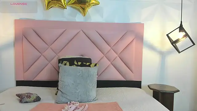 Snapshot of Caroline_daring chatting on 07-09-26, 12:37 Caroline daring online show from 07-09-26, 12:37