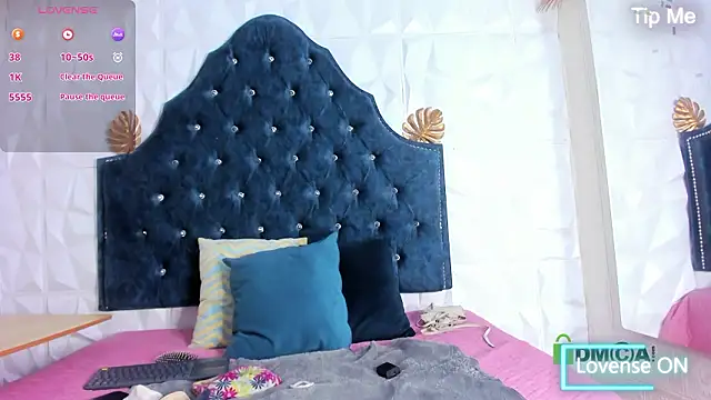 Snapshot of Caroline_daring chatting on 02-27-26, 01:33 Caroline daring online show from 02-27-26, 01:33