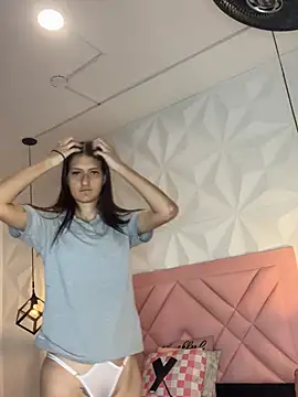 Caroline daring online show from 05-21-26, 01:52