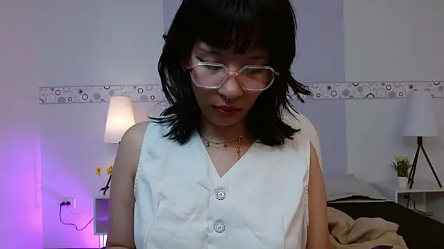 Snapshot of FresaAnix chatting on 10-12-25, 07:37 FresaAnix online show from 10-12-25, 07:37