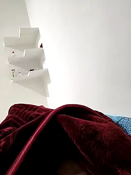 Chanderi19 online show from 11-17-25, 04:33