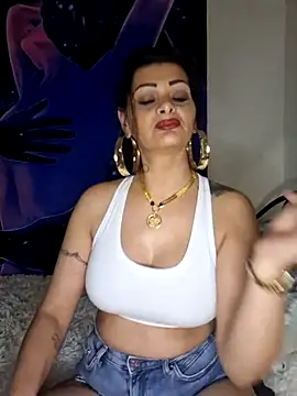 Pillango1212 online show from 12-16-25, 06:01