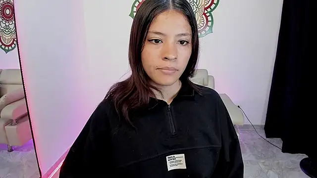 Snapshot of Candy_fox_19 chatting on 07-04-26, 04:00 Candy fox 19 online show from 07-04-26, 04:00