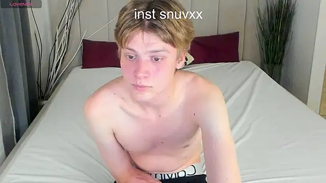 Snapshot of LouieEvans chatting on 10-27-25, 07:48 LouieEvans online show from 10-27-25, 07:48