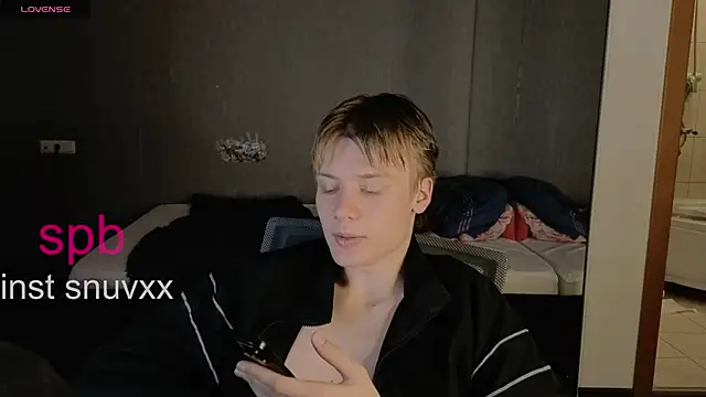 Snapshot of LouieEvans chatting on 10-03-25, 03:30 LouieEvans online show from 10-03-25, 03:30