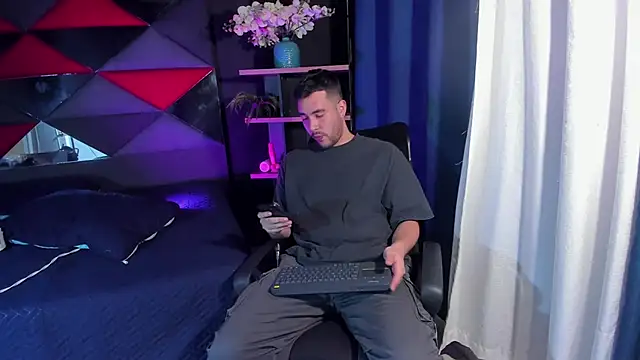Snapshot of matti_de_lucaa chatting on 09-26-25, 05:42 matti de lucaa online show from 09-26-25, 05:42