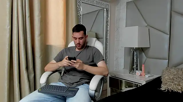 Snapshot of matti_de_lucaa chatting on 10-09-25, 05:46 matti de lucaa online show from 10-09-25, 05:46
