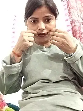 Snapshot of Hot-Pooja25 chatting on 01-07-26, 05:23 Hot-Pooja25 online show from 01-07-26, 05:23