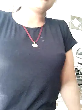 Hot-Pooja25 online show from 04-29-26, 03:43