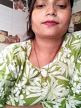 Hot-Pooja25 online show from 04-18-26, 12:07