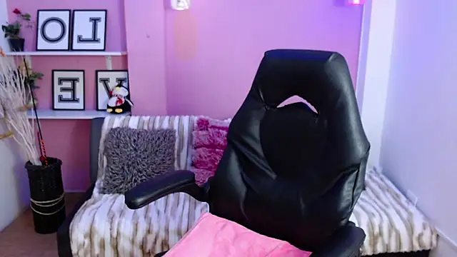 KendallWood  online show from 11-11-25, 07:52