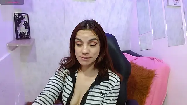 KendallWood  online show from 09-11-25, 09:59