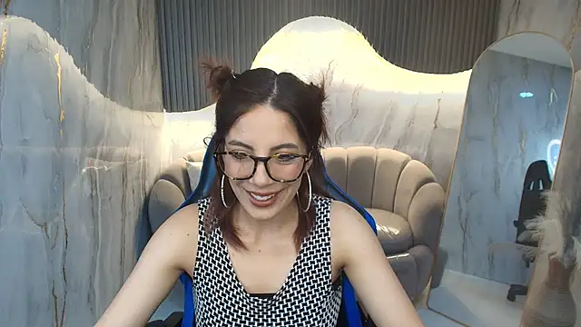 nadia r  online show from 06-20-26, 07:41